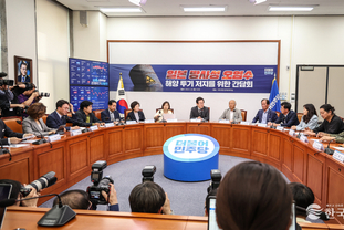 野, "앞에서는 이끌어달라 뒤로는 언론을 차단하려는 것입니까"