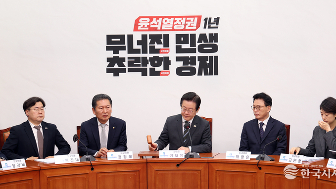 野, "법무부장관 후보자 인사청문자료가 어떻게 개인정보입니까"