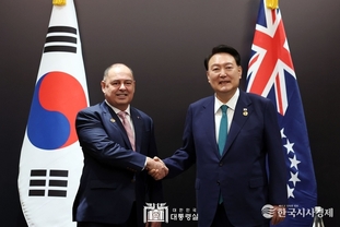 尹 大統領, 아세안 관련 정상회의 계기 쿡제도 총리와 정상회담