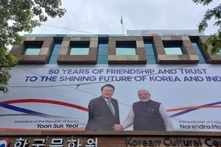 '한국-인도, 밝은 미래 향한 50년 우정과 신뢰' 강조하는 옥외 앰비언트 광고 설치, 뉴델리 시민들 큰 호응