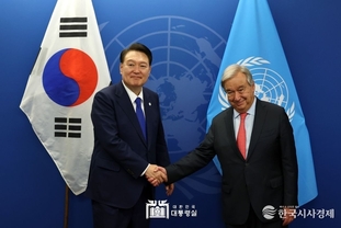 尹 大統領, 순방 이틀째 여덟차례 회담.. 각국에 부산 엑스포 지지 요청