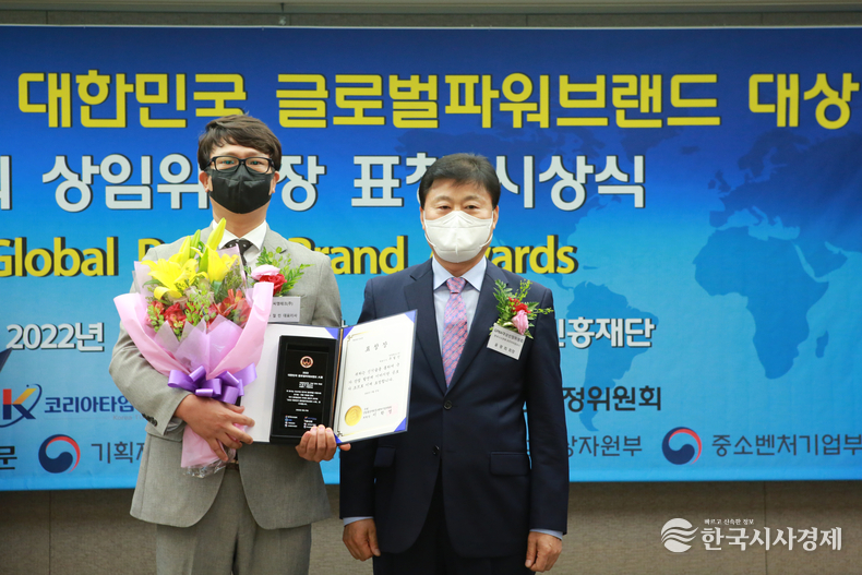 씨엠테크 추철민 대표(좌측)