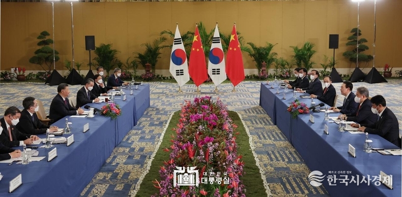 11월 15일 윤석열 대통령은 한-중 정상회담을 가졌다.