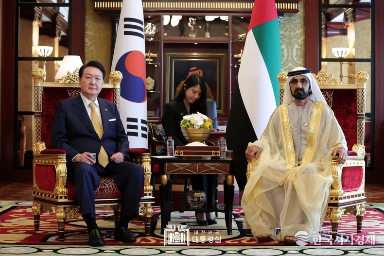 1월 17일 윤석열 대통령은 UAE 총리 겸 두바이 통치자와 면담을 가졌다.