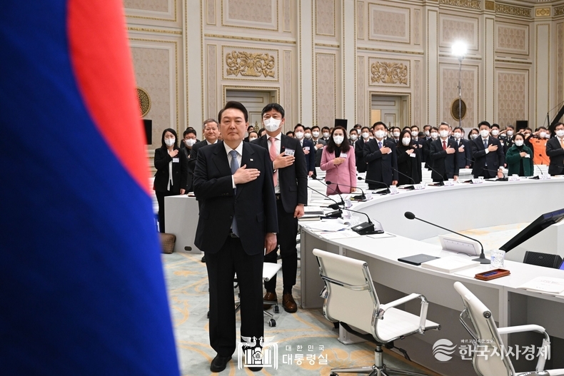 1월 27일 윤석열 대통령은 통일부·행정안전부·국가보훈처·인사혁신처의 업무보고를 받았다.
