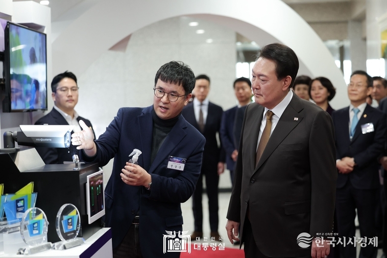 2월 2일 윤석열 대통령은 디지털 기술혁신 기업인과의 오찬 간담회를 가졌다.