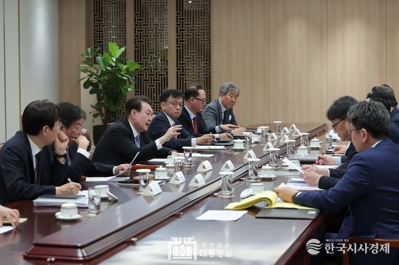 2월 21일 윤석열 대통령은 건설현장 불법행위 근절대책 보고를 받았다.