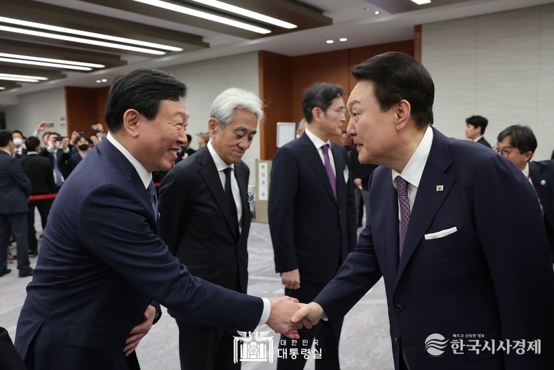 3월 17일 윤석열 대통령은 한일 비즈니스 라운드테이블에 참석하였다.