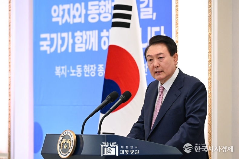 3월 23일 윤석열 대통령 부부는 복지‧노동 현장 종사자 초청 오찬을 가졌다.