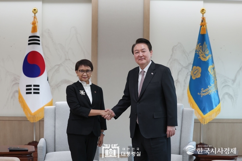 3월 30일 윤석열 대통령은 레트노 마르수디 인도네시아 외교부장관을 접견하였다.