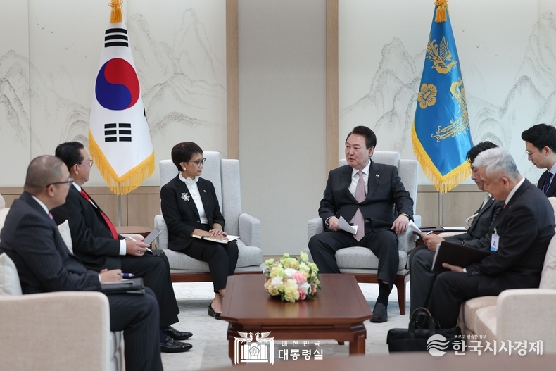 3월 30일 윤석열 대통령은 레트노 마르수디 인도네시아 외교부장관을 접견하였다.