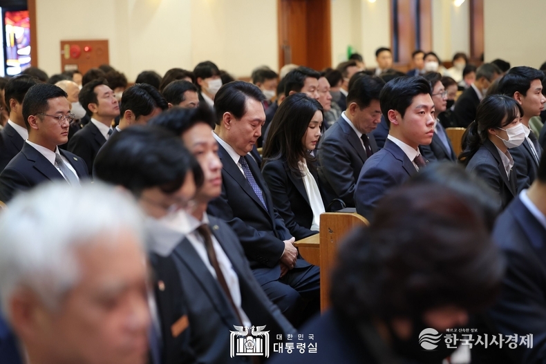 4월 9일 윤석열 대통령 부부는 영락교회에서 열린 부활절 연합예배에 참석했다