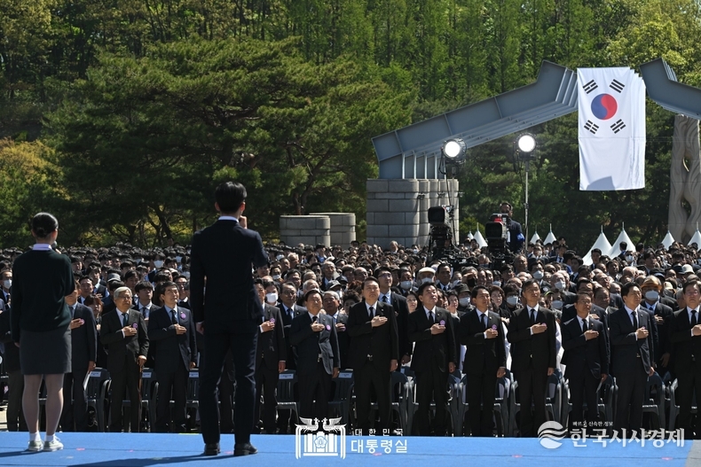 4월 19일 윤석열 대통령은 제63주년 4·19혁명 기념식에 참석했다.