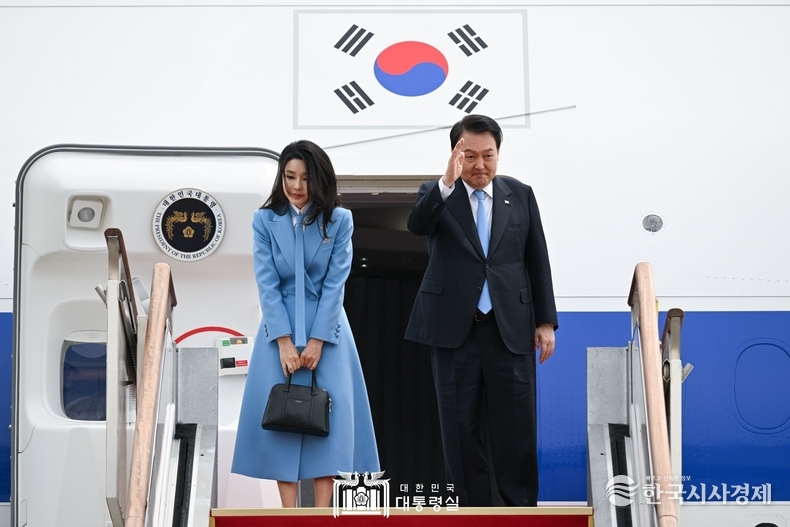 4월 24일 윤석열 대통령 부부는 미국을 국빈 방문하기 위해 출국했다.