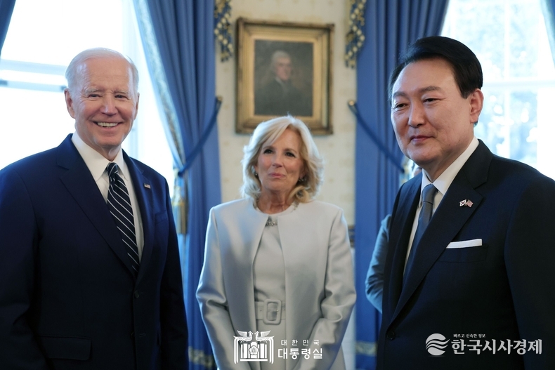 4월 25일 윤석열 대통령 부부는 바이든 대통령 부부와 백악관 관저에서 친교 행사를 가졌다.