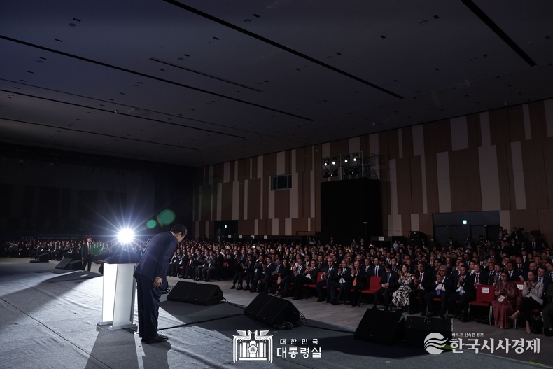 5월 3일 윤석열 대통령은 2023 ADB(아시아개발은행) 연차총회 개회식에 참석했다.