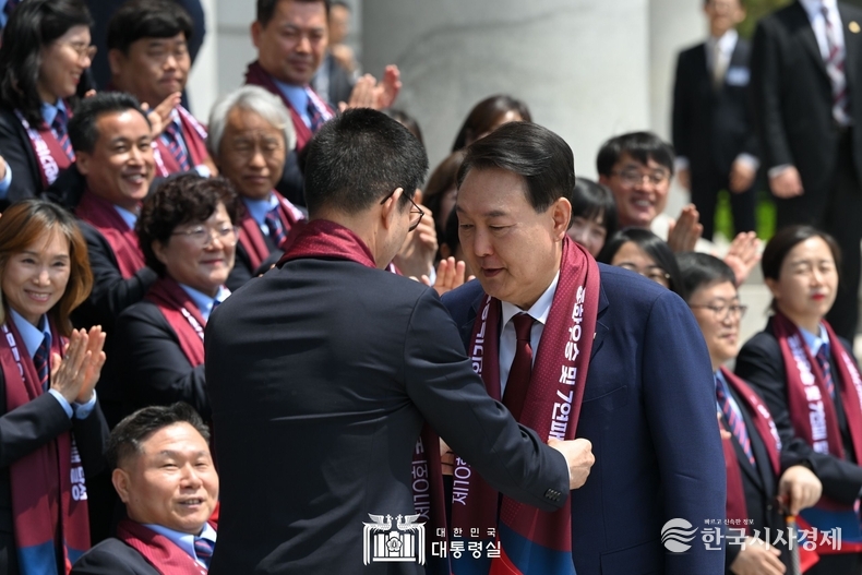 5월 9일 윤석열 대통령은 제10회 국제장애인기능올림픽대회 선수단과 오찬을 가졌다.