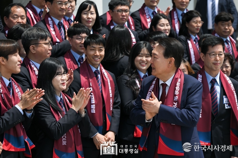 5월 9일 윤석열 대통령은 제10회 국제장애인기능올림픽대회 선수단과 오찬을 가졌다.