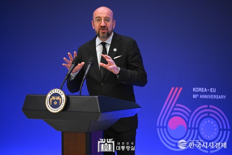 5월 22일 윤석열 대통령은 샤를 미셸 EU 상임의장, 우르줄라 폰 데어 라이엔 EU 집행위원장과 공식 만찬을 가졌다.