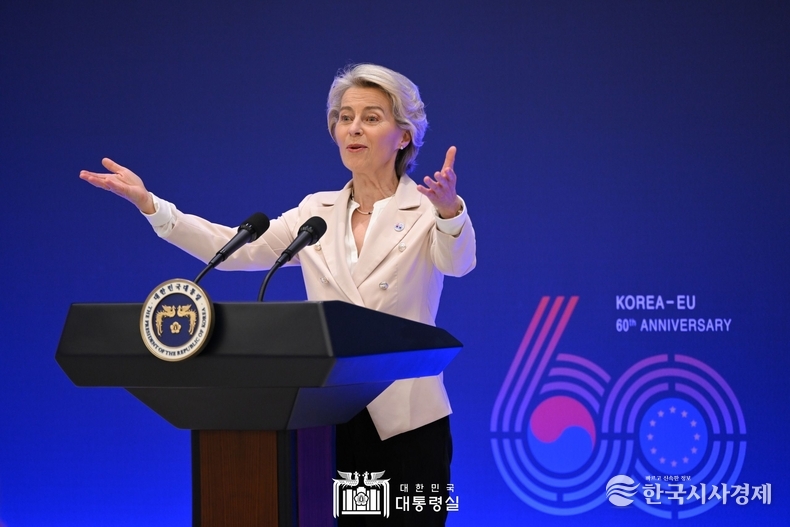 5월 22일 윤석열 대통령은 샤를 미셸 EU 상임의장, 우르줄라 폰 데어 라이엔 EU 집행위원장과 공식 만찬을 가졌다.