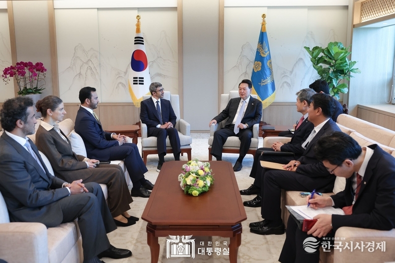 6월 13일 윤석열 대통령은 압둘라 UAE 외교장관을 접견했다.