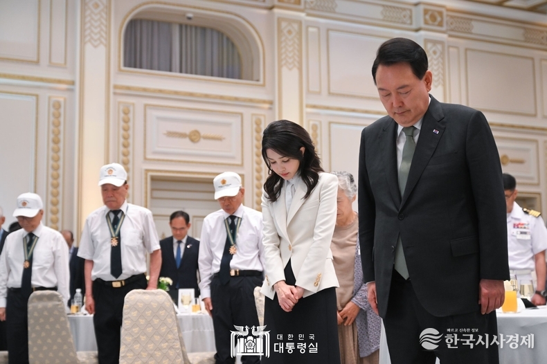 6월 14일 윤석열 대통령 부부는 국가유공자 및 보훈가족 초청 오찬을 가졌다.