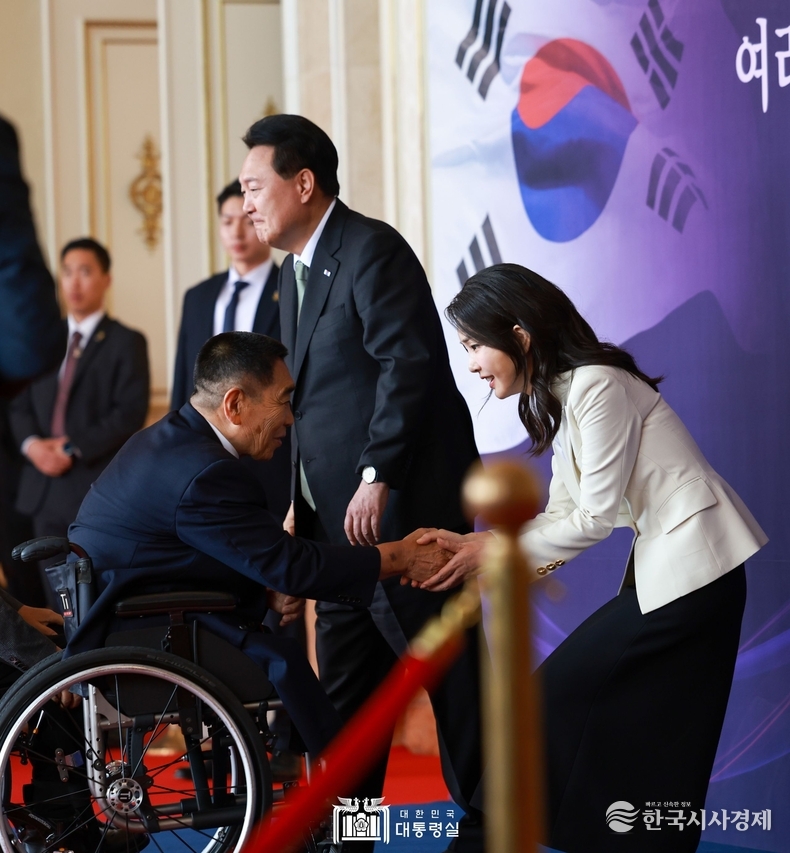 6월 14일 윤석열 대통령 부부는 국가유공자 및 보훈가족 초청 오찬을 가졌다.