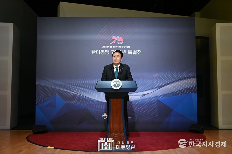 6월 25일 윤석열 대통령 부부는 한미동맹 70주년 특별전을 관람했다.