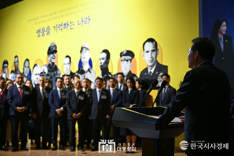 6월 25일 윤석열 대통령 부부는 한미동맹 70주년 특별전을 관람했다.