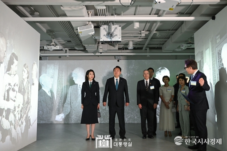 6월 25일 윤석열 대통령 부부는 한미동맹 70주년 특별전을 관람했다.