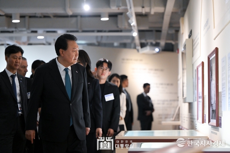 6월 25일 윤석열 대통령 부부는 한미동맹 70주년 특별전을 관람했다.