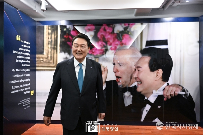6월 25일 윤석열 대통령 부부는 한미동맹 70주년 특별전을 관람했다.