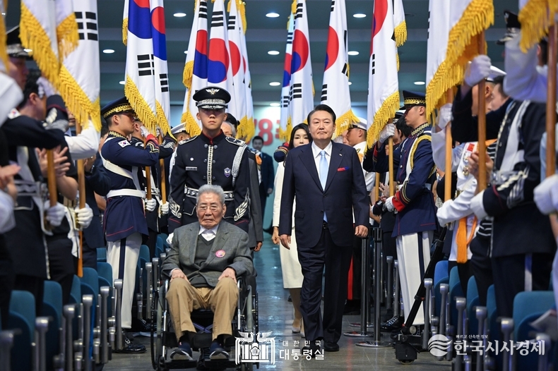 8월 15일 윤석열 대통령 부부는 제78주년 광복절 경축식에 참석했다.