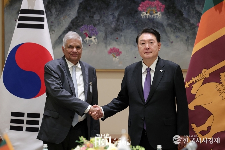 9월 18일 윤석열 대통령은 라닐 위크라마싱하(Ranil Wickremesinghe) 대통령과 한-스리랑카 정상회담을 가졌다.