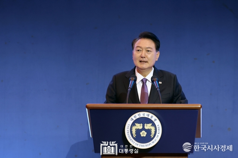 10월 5일 윤석열 대통령 부부는 세계한인회장대회 및 제17회 세계한인의 날 기념식에 참석하였다.