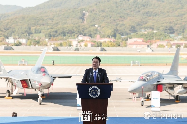 10월 17일 윤석열 대통령은 서울 ADEX 2023 개막식에 참석하였다.