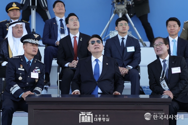 10월 17일 윤석열 대통령은 서울 ADEX 2023 개막식에 참석하였다.