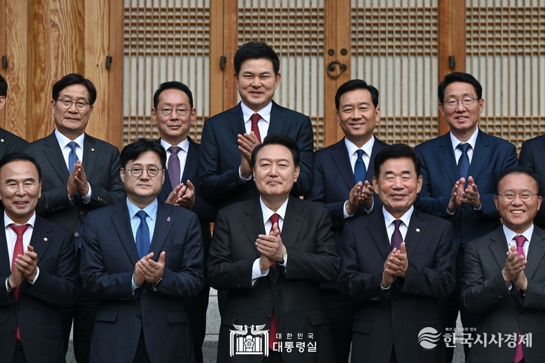 10월 31일 윤석열 대통령은 국회상임위원장 오찬을 가졌다.