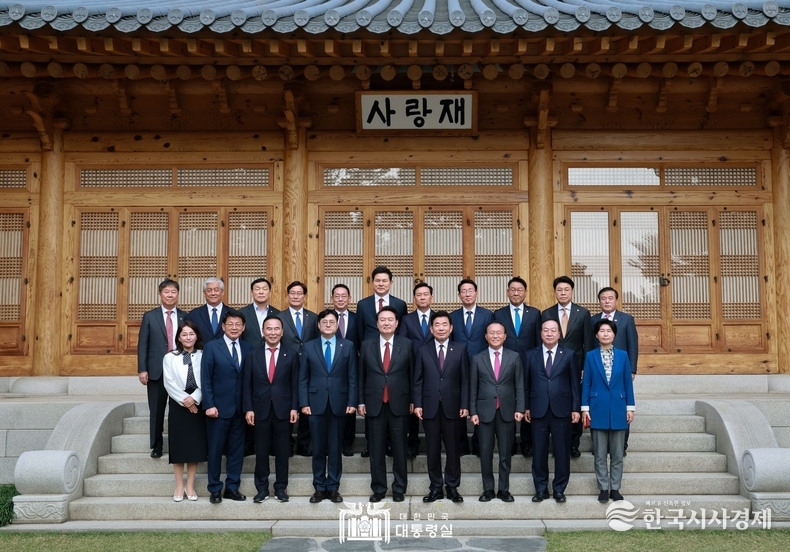 10월 31일 윤석열 대통령은 국회상임위원장 오찬을 가졌다.