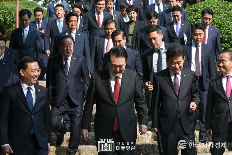 10월 31일 윤석열 대통령은 국회상임위원장 오찬을 가졌다.