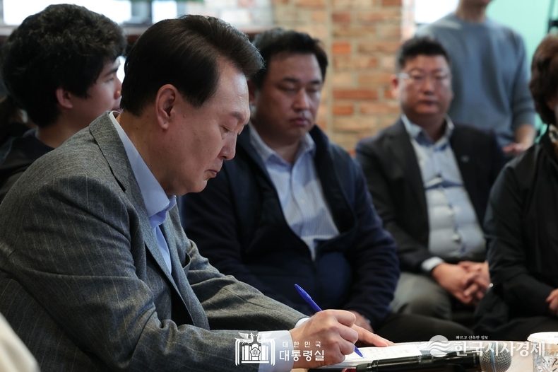 11월 1일 윤석열 대통령은 제21차 비상경제민생회의를 주재하였다.