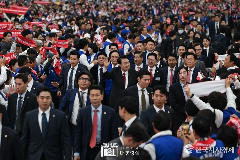 11월 7일 윤석열 대통령은 대구 북구 엑스코에서 열린 2023년 바르게살기운동 전국회원대회에 참석하였다.