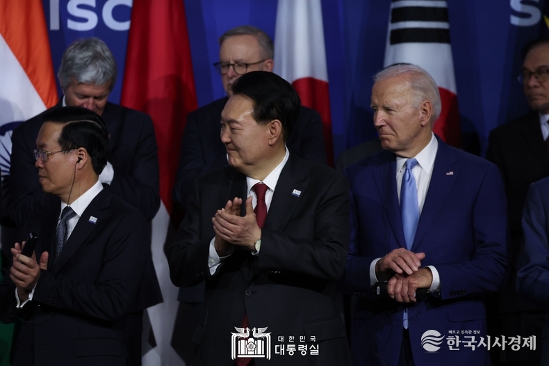 11월 16일 윤석열 대통령은 IPEF 정상회의에 참석했다.