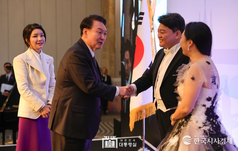 11월 20일 윤석열 대통령 부부는 영국 동포 만찬 간담회를 가졌다.