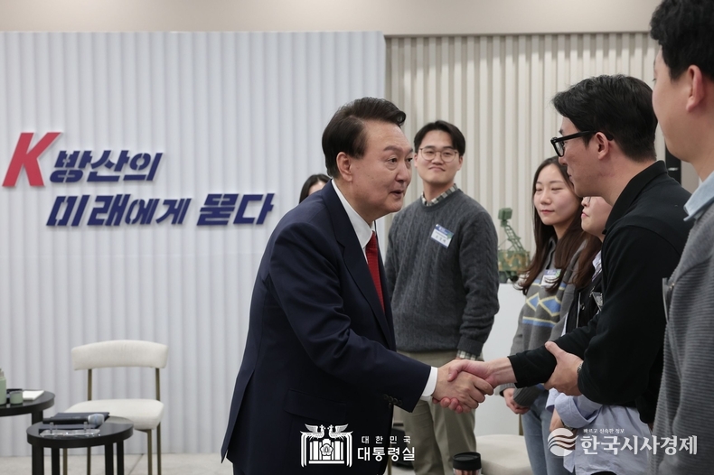 12월 7일 윤석열 대통령은 제2차 방산수출 전략회의 및 청년 방위산업인 간담회에 참석했다.