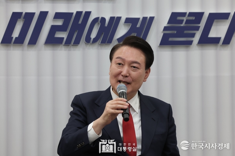 12월 7일 윤석열 대통령은 제2차 방산수출 전략회의 및 청년 방위산업인 간담회에 참석했다.
