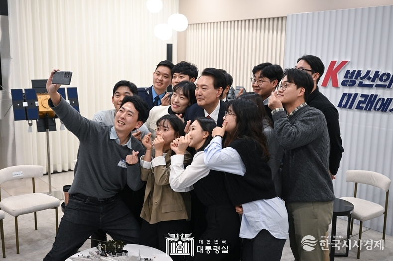 12월 7일 윤석열 대통령은 제2차 방산수출 전략회의 및 청년 방위산업인 간담회에 참석했다.