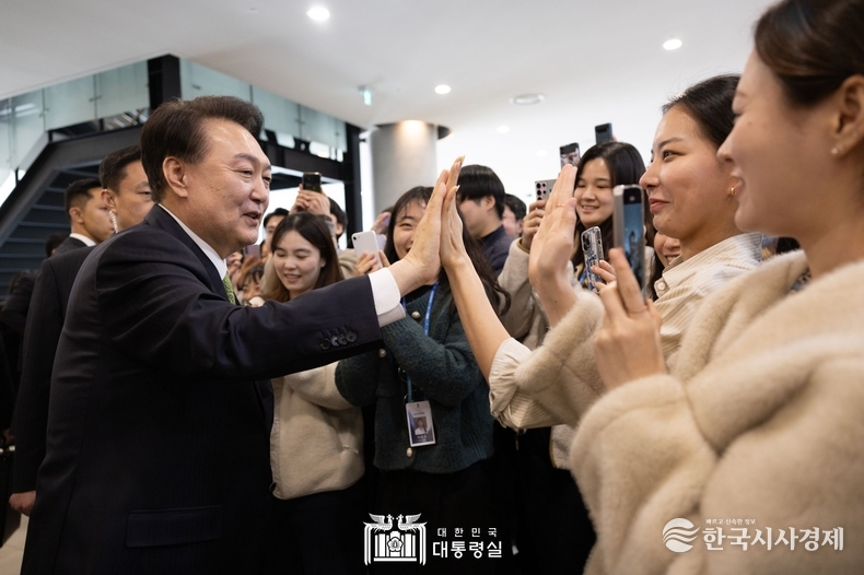 3월 21일 윤석열 대통령은 강원특별자치도 원주시 건강보험심사평가원에서 ‘건강하고 행복한 노후’를 주제로 스물두 번째 「국민과 함께하는 민생토론회」를 개최했다.