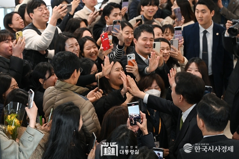 3월 21일 윤석열 대통령은 강원특별자치도 원주시 건강보험심사평가원에서 ‘건강하고 행복한 노후’를 주제로 스물두 번째 「국민과 함께하는 민생토론회」를 개최했다.