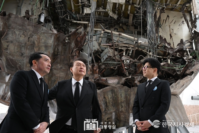3월 22일 윤석열 대통령은 해군 제2함대사령부 내에 있는 제2연평해전 전승비와 천안함 추모비를 방문해 서해수호 용사들에 대한 헌화와 참배를 하고 유가족을 만나 위로했다.